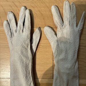 Genuine pigskin gloves, table cut.
